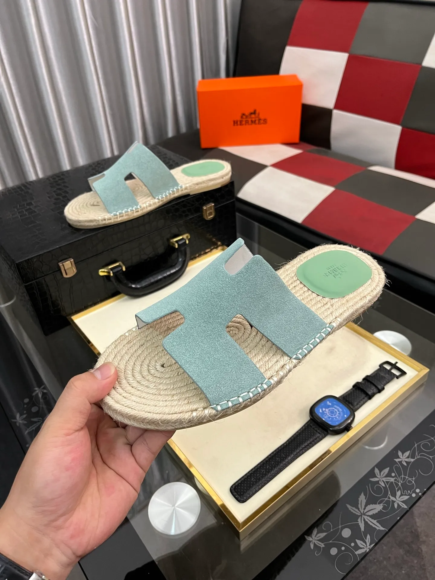 Men's shoes 💰320⌚️⌚️《HERMES》Hermès 💁♂️Men's casual slippers, quality comparison at counters🧚🏿♂️ The first layer of the upper is imported high mercerized matte, purely hand-drawn, raw rubber breathable and non-slip outsole, the lining is breathable and comfortable lambskin, the density is 100% comfortable, the original rubber outsole is wear-resistant and has a code number of 38-44. Can be customized 45-46-47